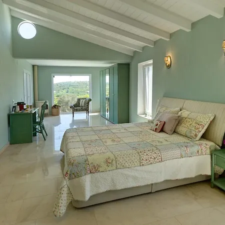 Gato Preto De - Adults Only